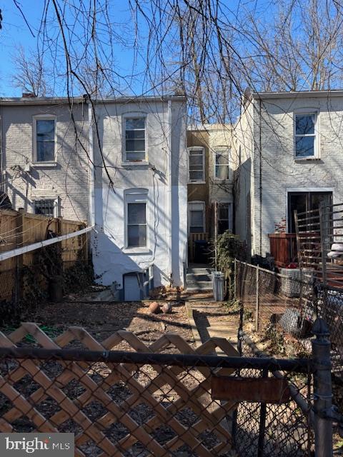 635 14TH PL NE, WASHINGTON, District Of Columbia 20002, 3 Bedrooms Bedrooms, ,1 BathroomBathrooms,Residential,For sale,635 14TH PL NE,DCDC2247804 MLS # DCDC2247804