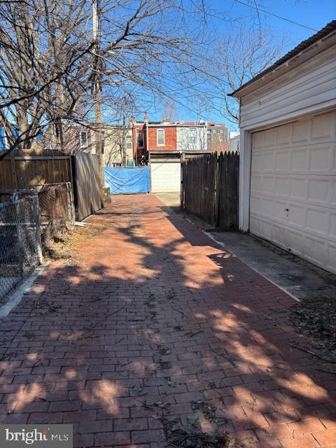 635 14TH PL NE, WASHINGTON, District Of Columbia 20002, 3 Bedrooms Bedrooms, ,1 BathroomBathrooms,Residential,For sale,635 14TH PL NE,DCDC2247804 MLS # DCDC2247804