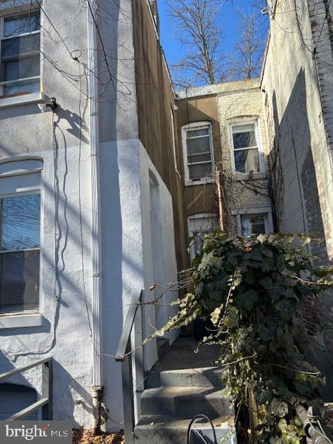 635 14TH PL NE, WASHINGTON, District Of Columbia 20002, 3 Bedrooms Bedrooms, ,1 BathroomBathrooms,Residential,For sale,635 14TH PL NE,DCDC2247804 MLS # DCDC2247804