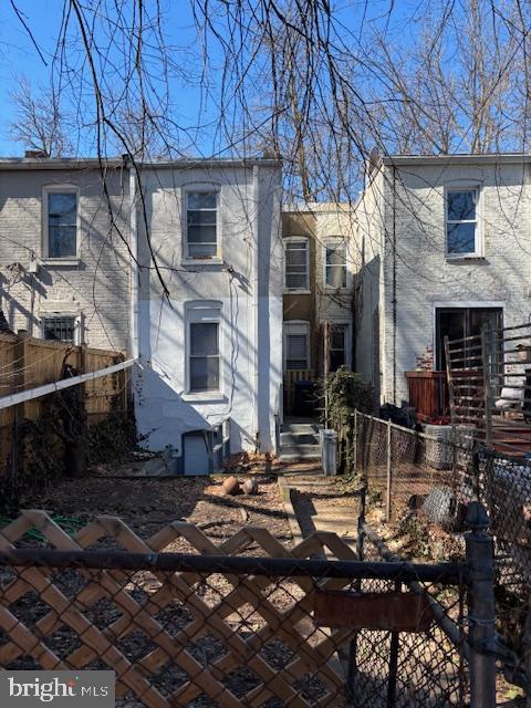 635 14TH PL NE, WASHINGTON, District Of Columbia 20002, 3 Bedrooms Bedrooms, ,1 BathroomBathrooms,Residential,For sale,635 14TH PL NE,DCDC2247804 MLS # DCDC2247804