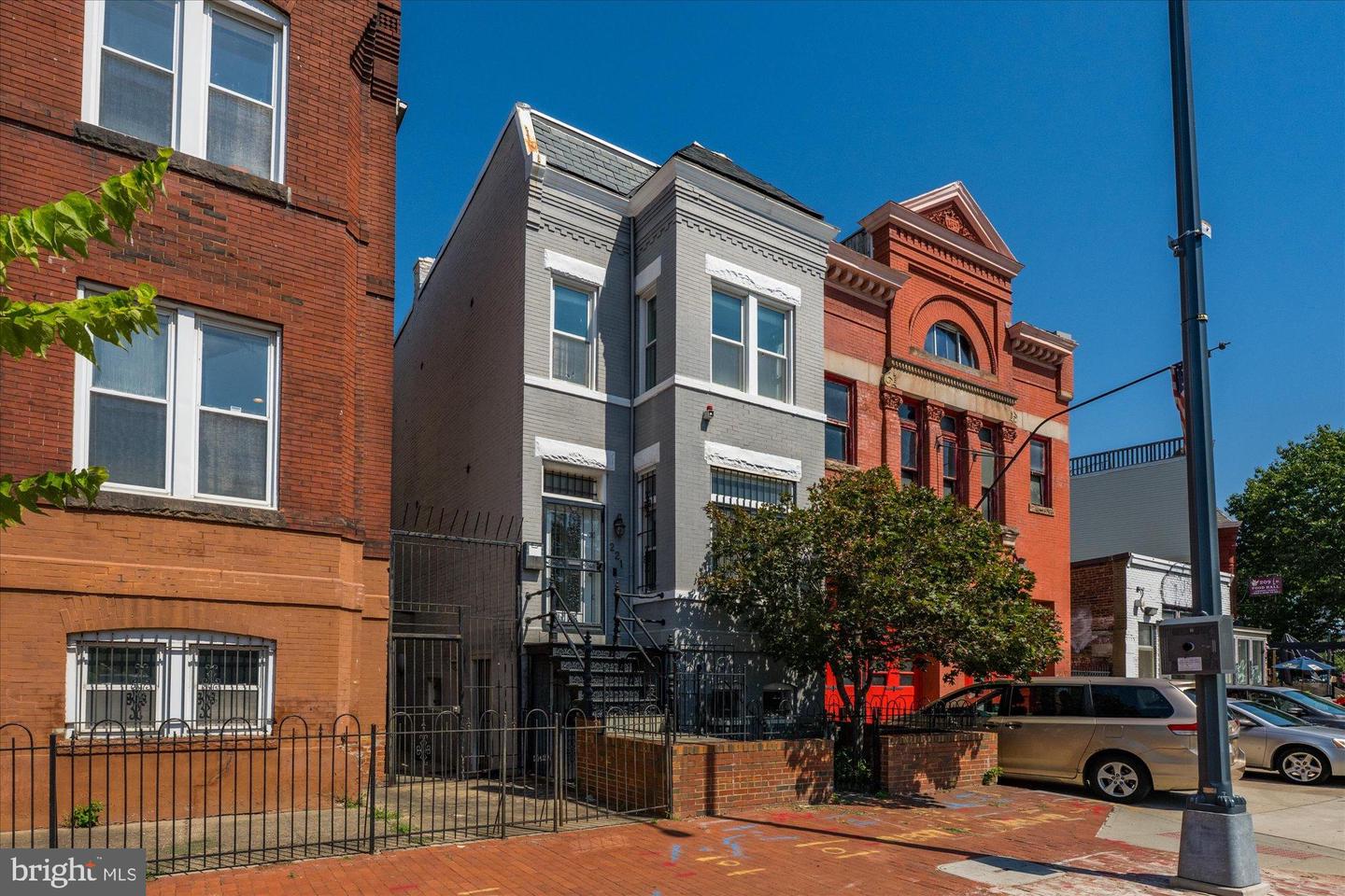221 M ST NW, WASHINGTON, District Of Columbia 20001, 5 Bedrooms Bedrooms, 9 Rooms Rooms,3 BathroomsBathrooms,Residential,For sale,221 M ST NW,DCDC2247808 MLS # DCDC2247808