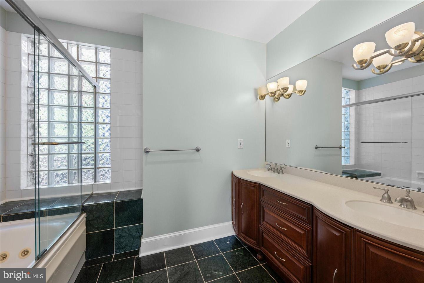 221 M ST NW, WASHINGTON, District Of Columbia 20001, 5 Bedrooms Bedrooms, 9 Rooms Rooms,3 BathroomsBathrooms,Residential,For sale,221 M ST NW,DCDC2247808 MLS # DCDC2247808