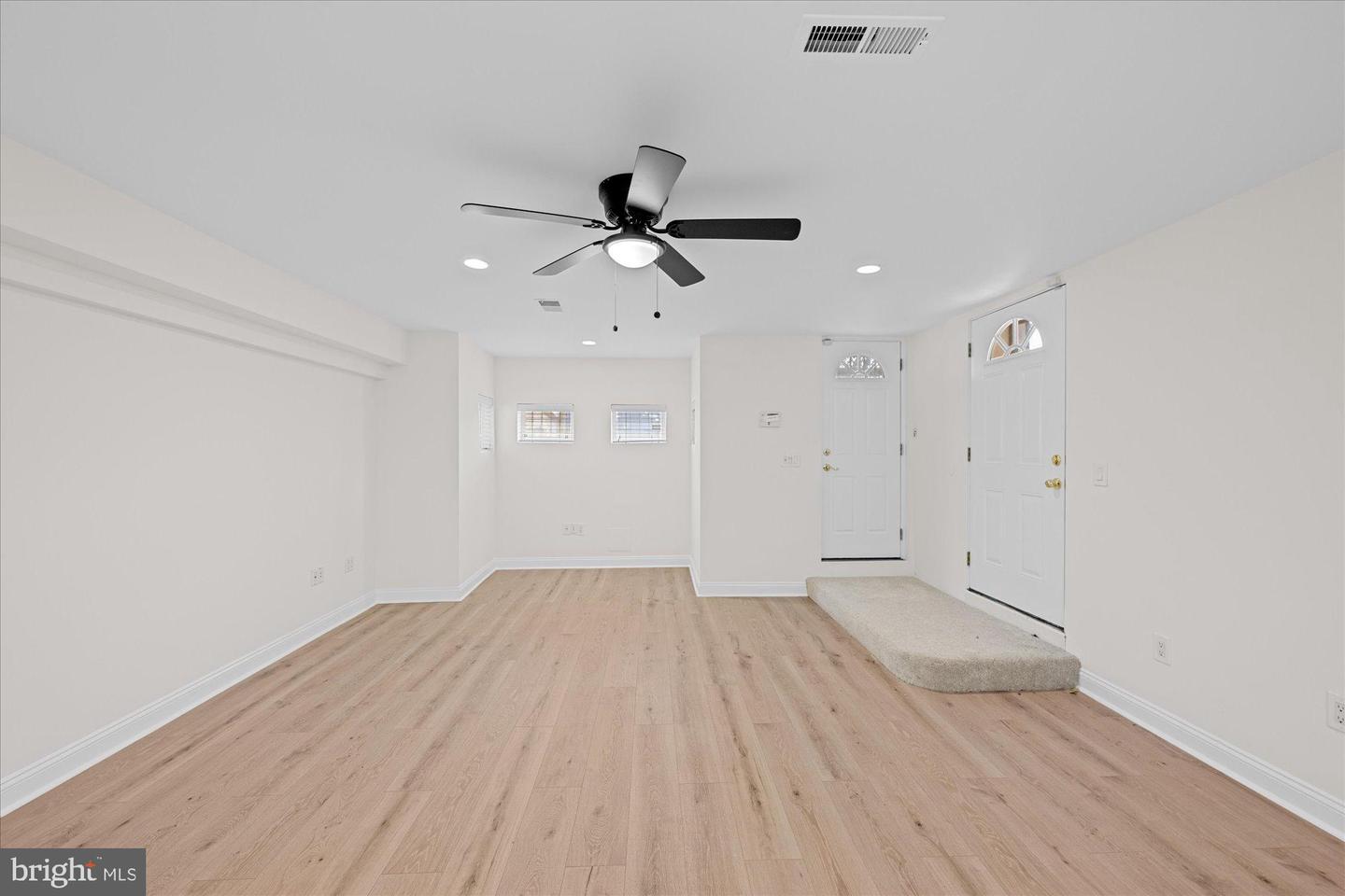 221 M ST NW, WASHINGTON, District Of Columbia 20001, 5 Bedrooms Bedrooms, 9 Rooms Rooms,3 BathroomsBathrooms,Residential,For sale,221 M ST NW,DCDC2247808 MLS # DCDC2247808