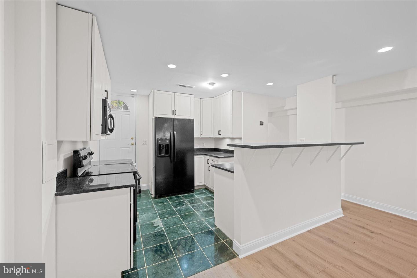 221 M ST NW, WASHINGTON, District Of Columbia 20001, 5 Bedrooms Bedrooms, 9 Rooms Rooms,3 BathroomsBathrooms,Residential,For sale,221 M ST NW,DCDC2247808 MLS # DCDC2247808