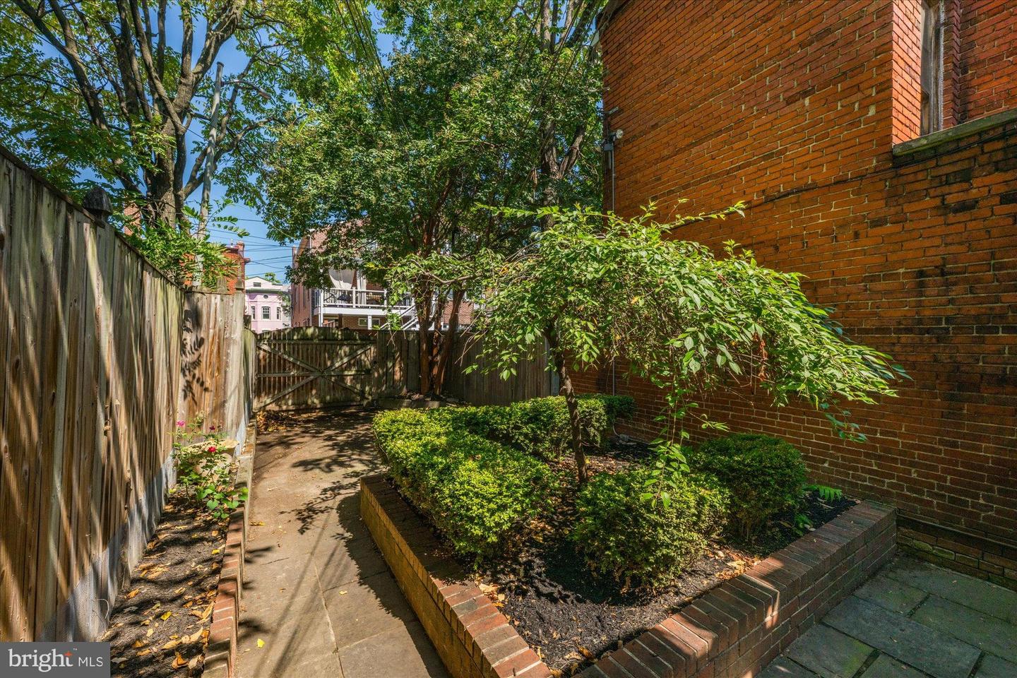 221 M ST NW, WASHINGTON, District Of Columbia 20001, 5 Bedrooms Bedrooms, 9 Rooms Rooms,3 BathroomsBathrooms,Residential,For sale,221 M ST NW,DCDC2247808 MLS # DCDC2247808