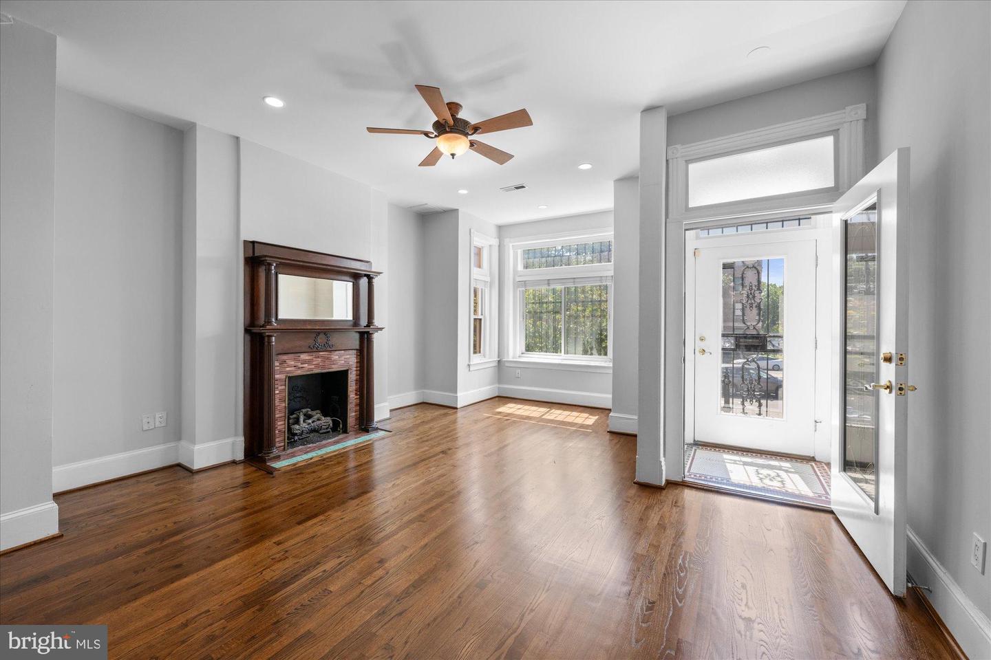 221 M ST NW, WASHINGTON, District Of Columbia 20001, 5 Bedrooms Bedrooms, 9 Rooms Rooms,3 BathroomsBathrooms,Residential,For sale,221 M ST NW,DCDC2247808 MLS # DCDC2247808