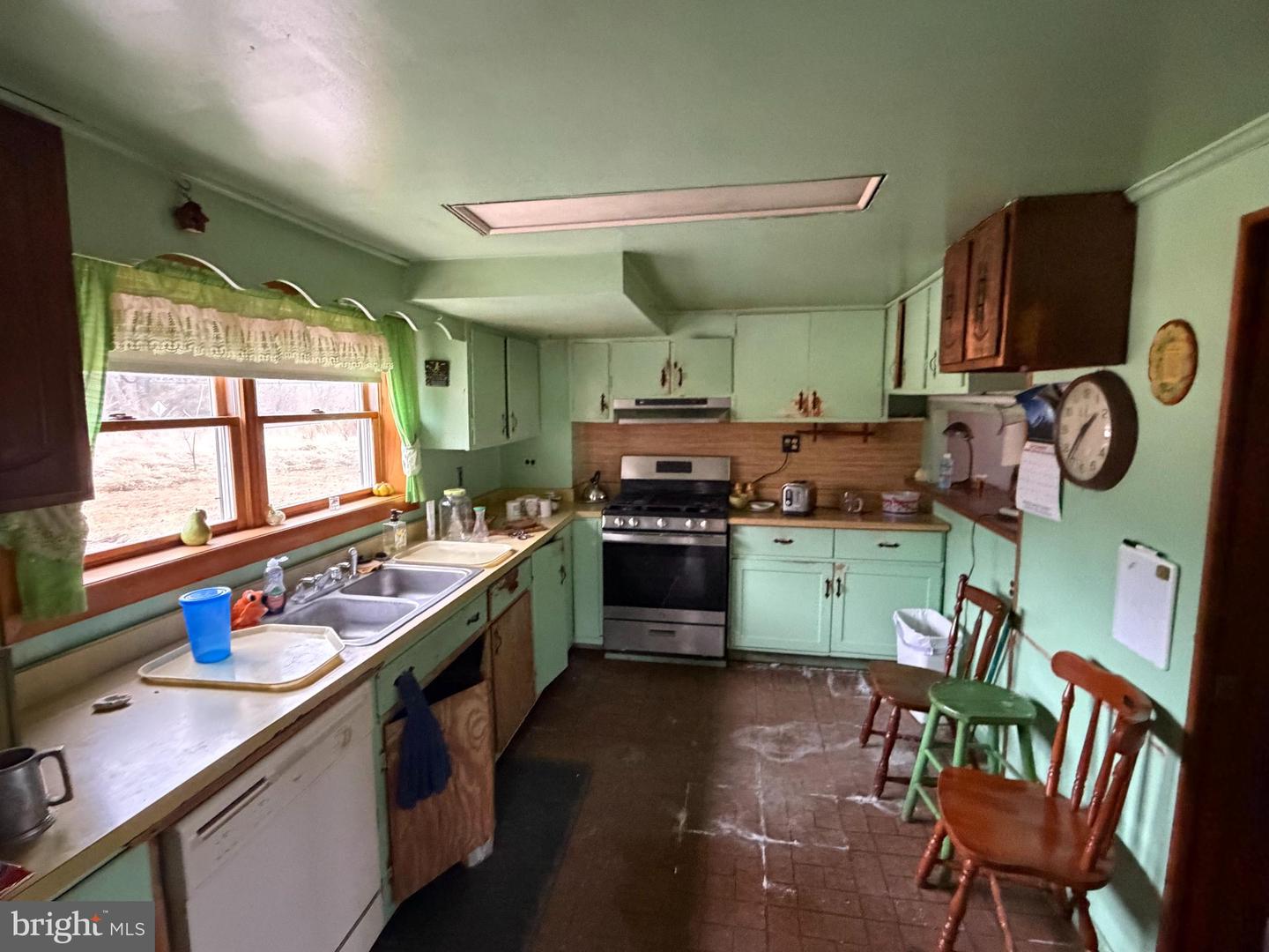 9163 OLD DUMFRIES RD, CATLETT, Virginia 20119, 4 Bedrooms Bedrooms, ,2 BathroomsBathrooms,Residential,For sale,9163 OLD DUMFRIES RD,VAFQ2020708 MLS # VAFQ2020708