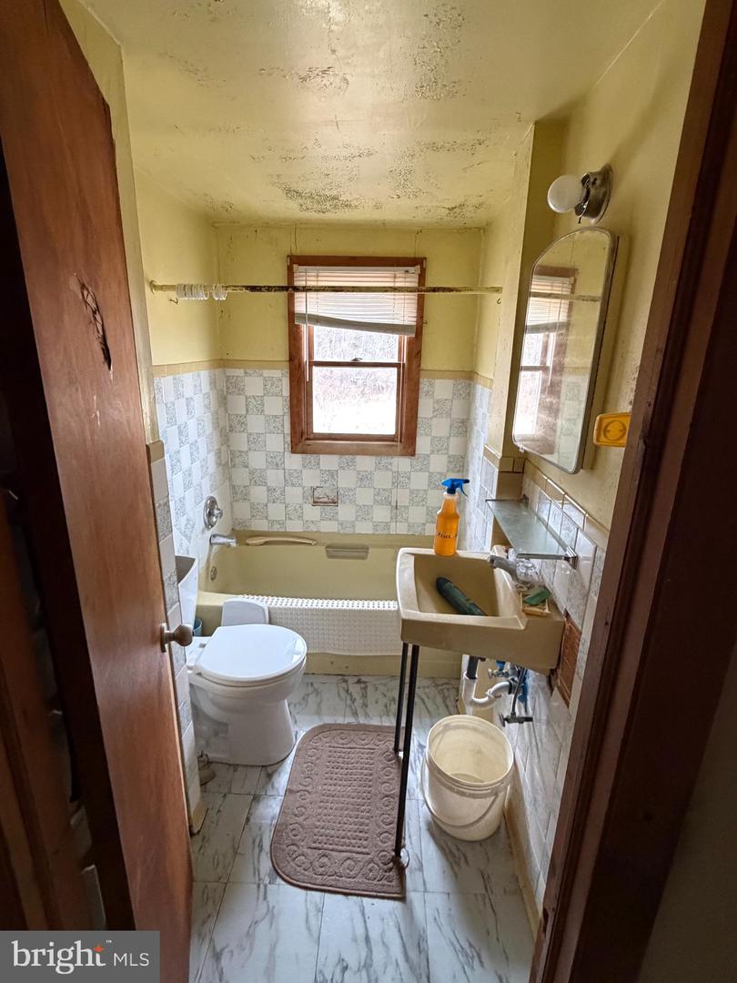 9163 OLD DUMFRIES RD, CATLETT, Virginia 20119, 4 Bedrooms Bedrooms, ,2 BathroomsBathrooms,Residential,For sale,9163 OLD DUMFRIES RD,VAFQ2020708 MLS # VAFQ2020708