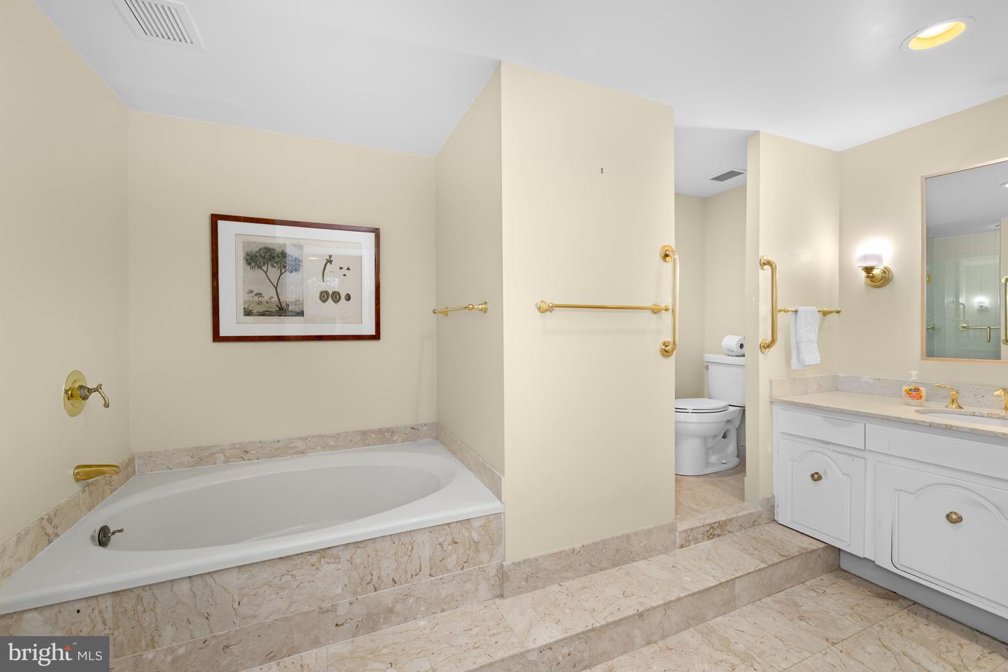 4200 MASSACHUSETTS AVE NW #114, WASHINGTON, District Of Columbia 20016, 2 Bedrooms Bedrooms, ,2 BathroomsBathrooms,Residential,For sale,4200 MASSACHUSETTS AVE NW #114,DCDC2247854 MLS # DCDC2247854