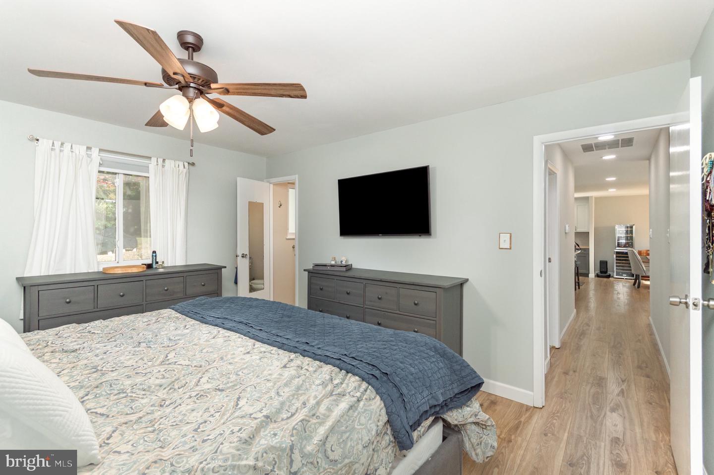 6208 REDWOOD LN, ALEXANDRIA, Virginia 22310, 5 Bedrooms Bedrooms, 11 Rooms Rooms,3 BathroomsBathrooms,Residential,For sale,6208 REDWOOD LN,VAFX2275388 MLS # VAFX2275388