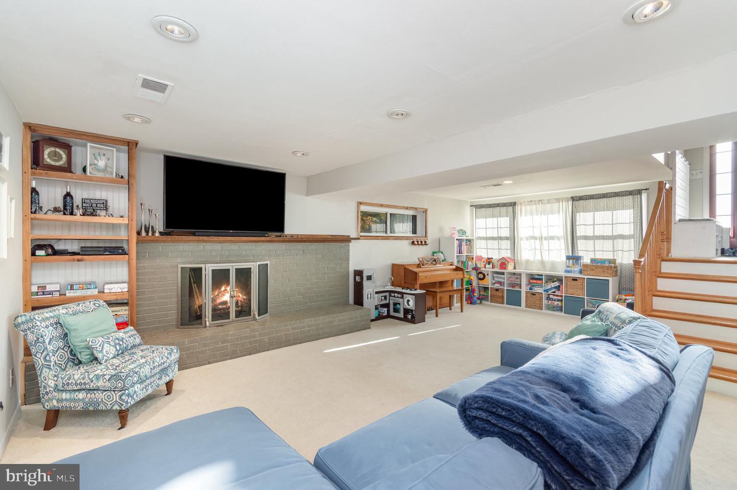 6208 REDWOOD LN, ALEXANDRIA, Virginia 22310, 5 Bedrooms Bedrooms, 11 Rooms Rooms,3 BathroomsBathrooms,Residential,For sale,6208 REDWOOD LN,VAFX2275388 MLS # VAFX2275388