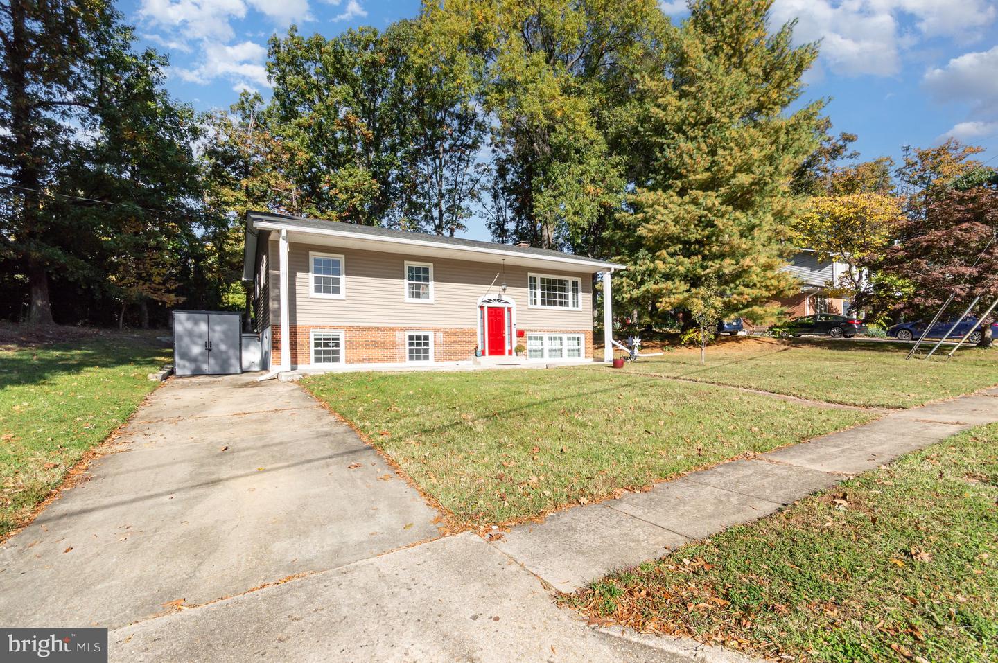 6208 REDWOOD LN, ALEXANDRIA, Virginia 22310, 5 Bedrooms Bedrooms, 11 Rooms Rooms,3 BathroomsBathrooms,Residential,For sale,6208 REDWOOD LN,VAFX2275388 MLS # VAFX2275388