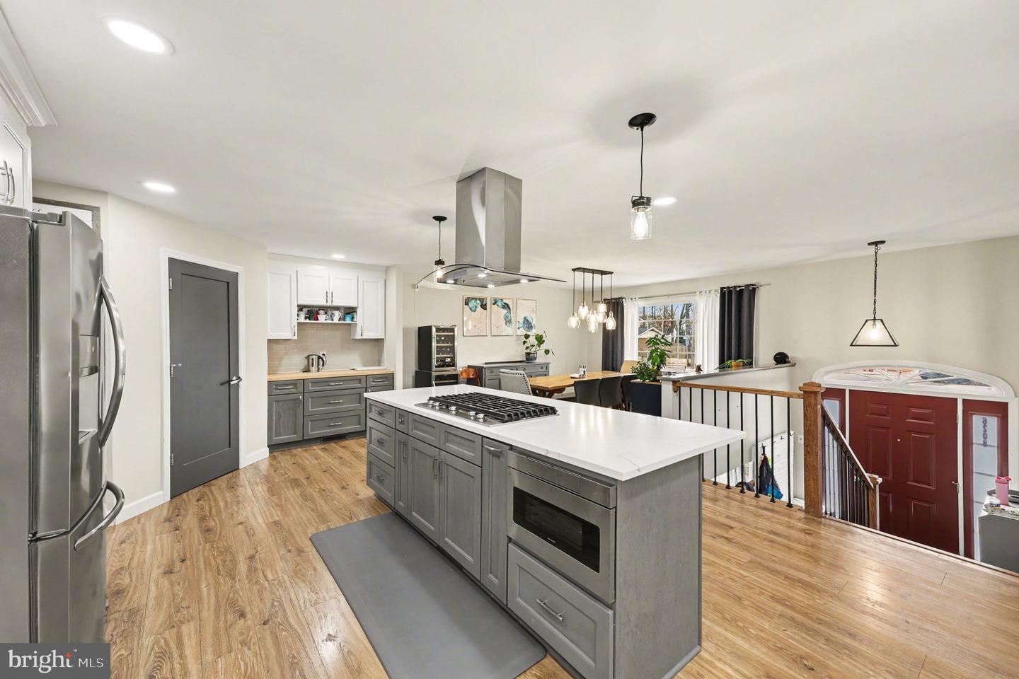 6208 REDWOOD LN, ALEXANDRIA, Virginia 22310, 5 Bedrooms Bedrooms, 11 Rooms Rooms,3 BathroomsBathrooms,Residential,For sale,6208 REDWOOD LN,VAFX2275388 MLS # VAFX2275388