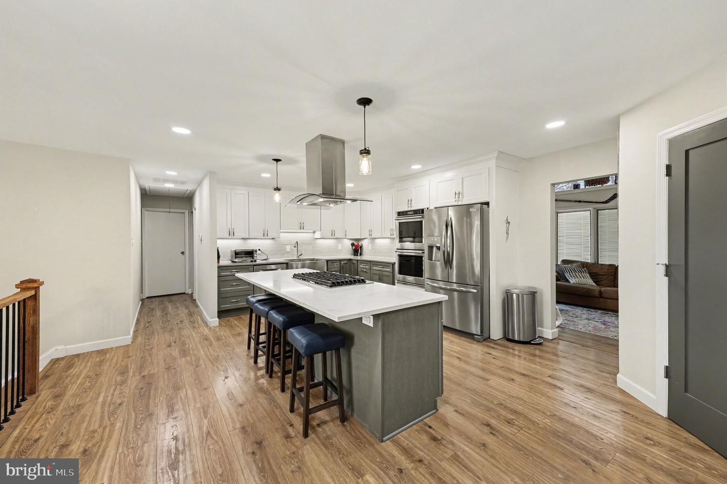 6208 REDWOOD LN, ALEXANDRIA, Virginia 22310, 5 Bedrooms Bedrooms, 11 Rooms Rooms,3 BathroomsBathrooms,Residential,For sale,6208 REDWOOD LN,VAFX2275388 MLS # VAFX2275388