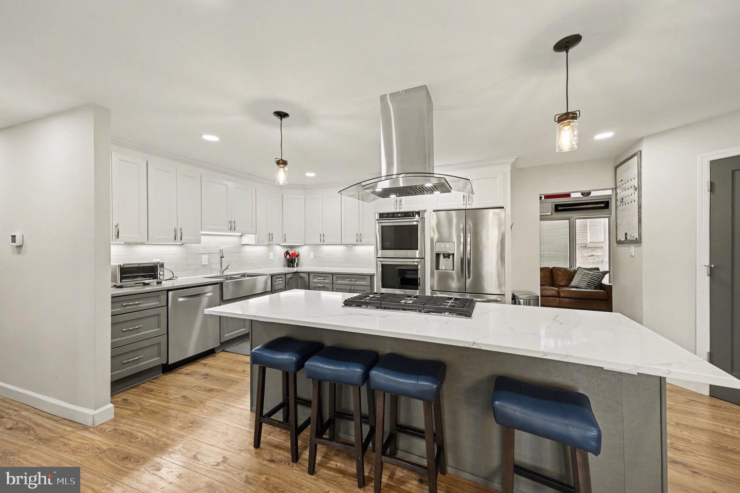 6208 REDWOOD LN, ALEXANDRIA, Virginia 22310, 5 Bedrooms Bedrooms, 11 Rooms Rooms,3 BathroomsBathrooms,Residential,For sale,6208 REDWOOD LN,VAFX2275388 MLS # VAFX2275388