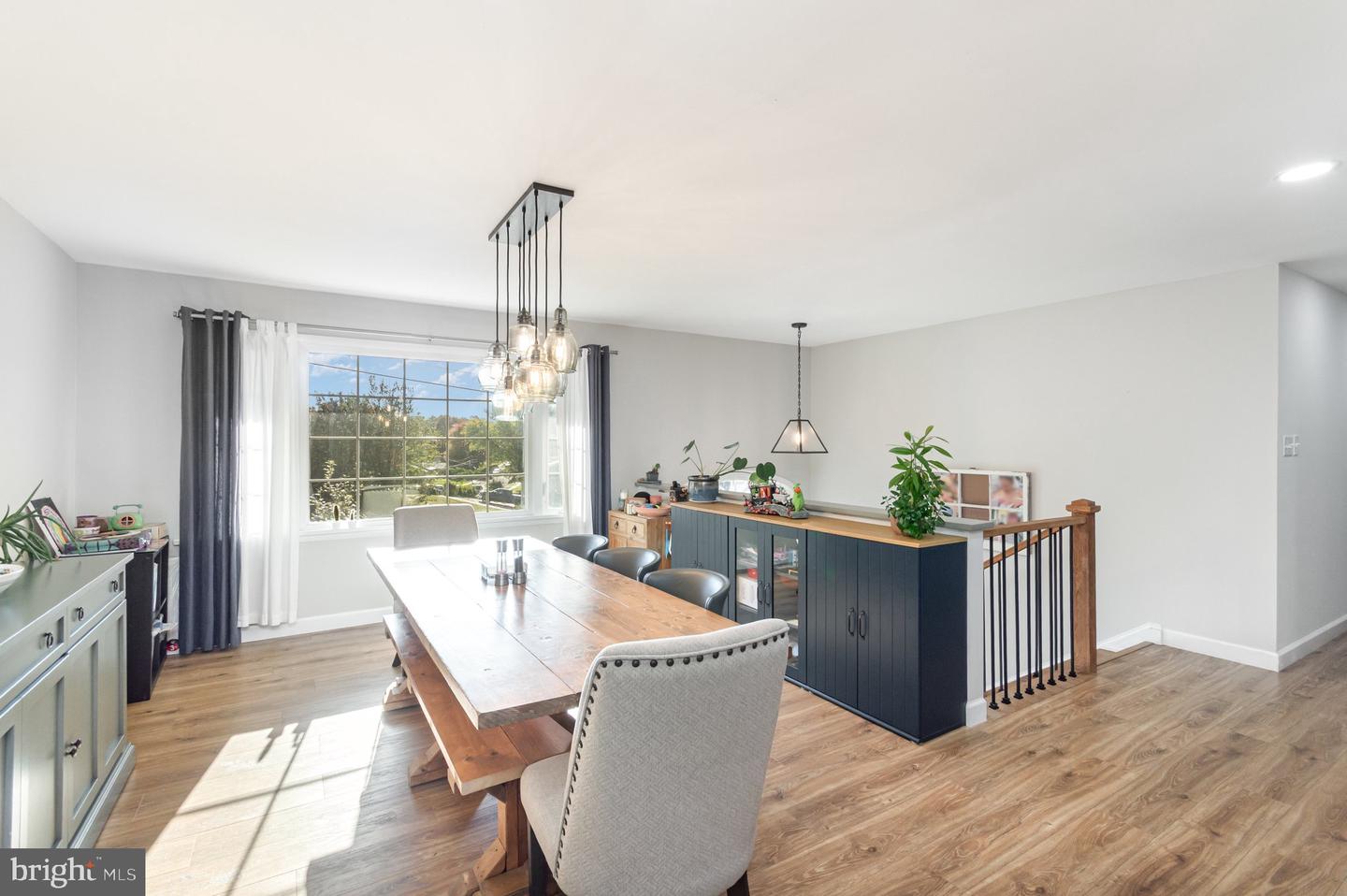 6208 REDWOOD LN, ALEXANDRIA, Virginia 22310, 5 Bedrooms Bedrooms, 11 Rooms Rooms,3 BathroomsBathrooms,Residential,For sale,6208 REDWOOD LN,VAFX2275388 MLS # VAFX2275388