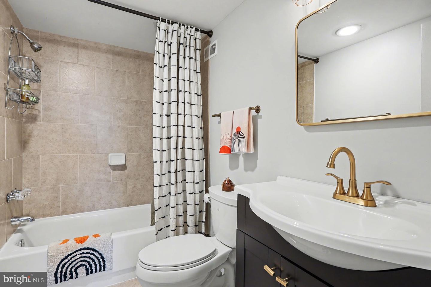 5300 HOLMES RUN PKWY #615, ALEXANDRIA, Virginia 22304, 3 Bedrooms Bedrooms, ,2 BathroomsBathrooms,Residential,For sale,5300 HOLMES RUN PKWY #615,VAAX2052166 MLS # VAAX2052166