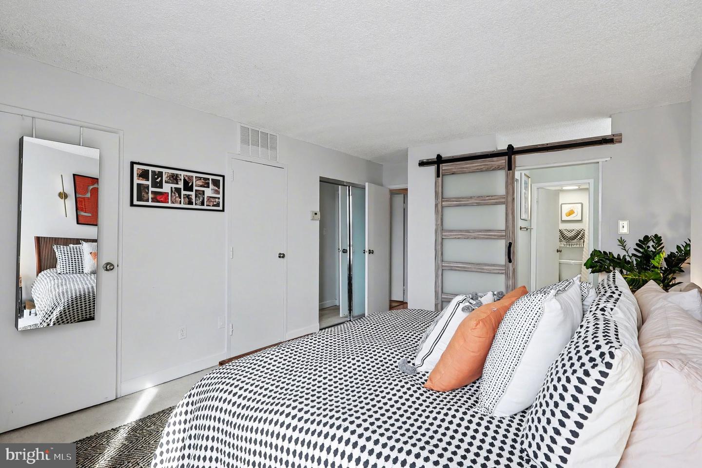 5300 HOLMES RUN PKWY #615, ALEXANDRIA, Virginia 22304, 3 Bedrooms Bedrooms, ,2 BathroomsBathrooms,Residential,For sale,5300 HOLMES RUN PKWY #615,VAAX2052166 MLS # VAAX2052166