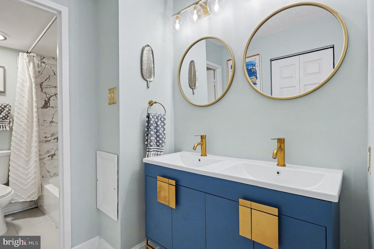 5300 HOLMES RUN PKWY #615, ALEXANDRIA, Virginia 22304, 3 Bedrooms Bedrooms, ,2 BathroomsBathrooms,Residential,For sale,5300 HOLMES RUN PKWY #615,VAAX2052166 MLS # VAAX2052166