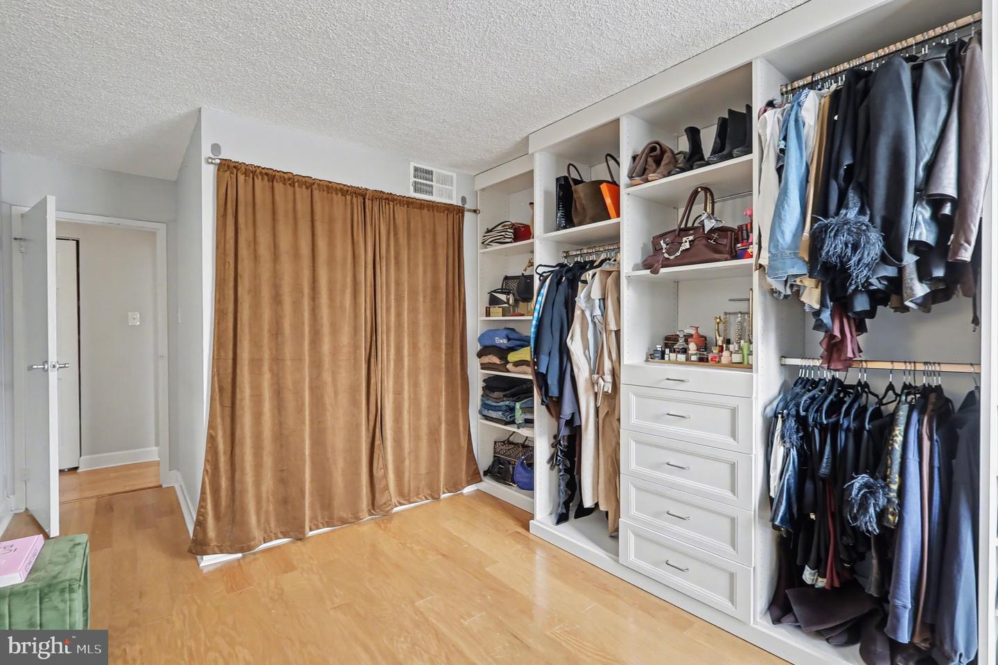 5300 HOLMES RUN PKWY #615, ALEXANDRIA, Virginia 22304, 3 Bedrooms Bedrooms, ,2 BathroomsBathrooms,Residential,For sale,5300 HOLMES RUN PKWY #615,VAAX2052166 MLS # VAAX2052166