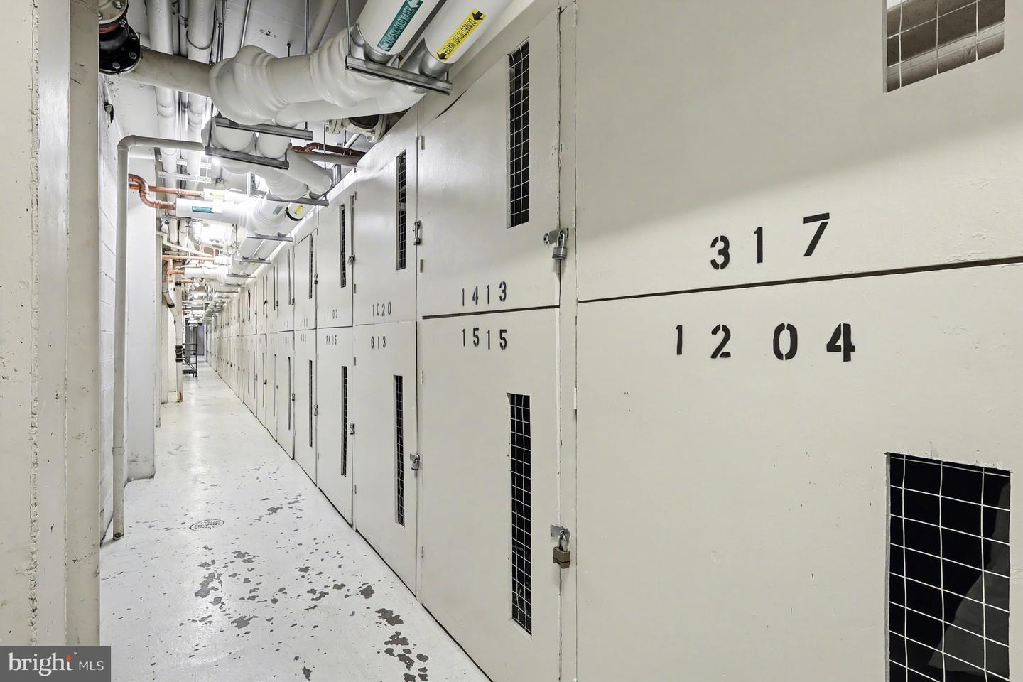 5300 HOLMES RUN PKWY #615, ALEXANDRIA, Virginia 22304, 3 Bedrooms Bedrooms, ,2 BathroomsBathrooms,Residential,For sale,5300 HOLMES RUN PKWY #615,VAAX2052166 MLS # VAAX2052166