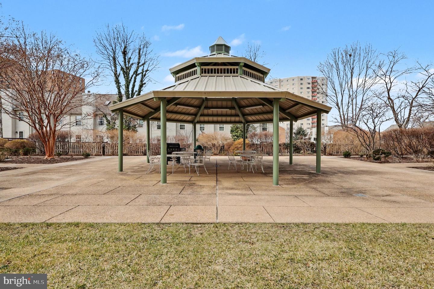 5300 HOLMES RUN PKWY #615, ALEXANDRIA, Virginia 22304, 3 Bedrooms Bedrooms, ,2 BathroomsBathrooms,Residential,For sale,5300 HOLMES RUN PKWY #615,VAAX2052166 MLS # VAAX2052166