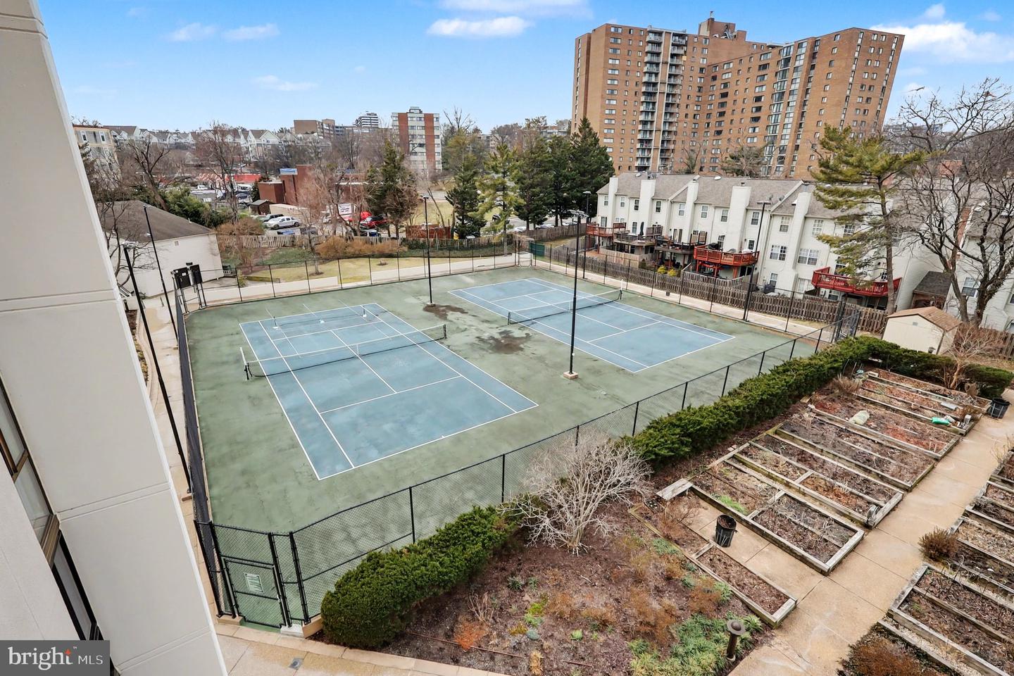 5300 HOLMES RUN PKWY #615, ALEXANDRIA, Virginia 22304, 3 Bedrooms Bedrooms, ,2 BathroomsBathrooms,Residential,For sale,5300 HOLMES RUN PKWY #615,VAAX2052166 MLS # VAAX2052166