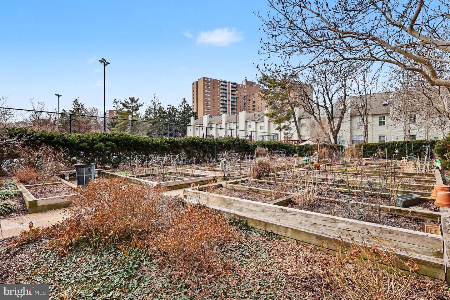 5300 HOLMES RUN PKWY #615, ALEXANDRIA, Virginia 22304, 3 Bedrooms Bedrooms, ,2 BathroomsBathrooms,Residential,For sale,5300 HOLMES RUN PKWY #615,VAAX2052166 MLS # VAAX2052166