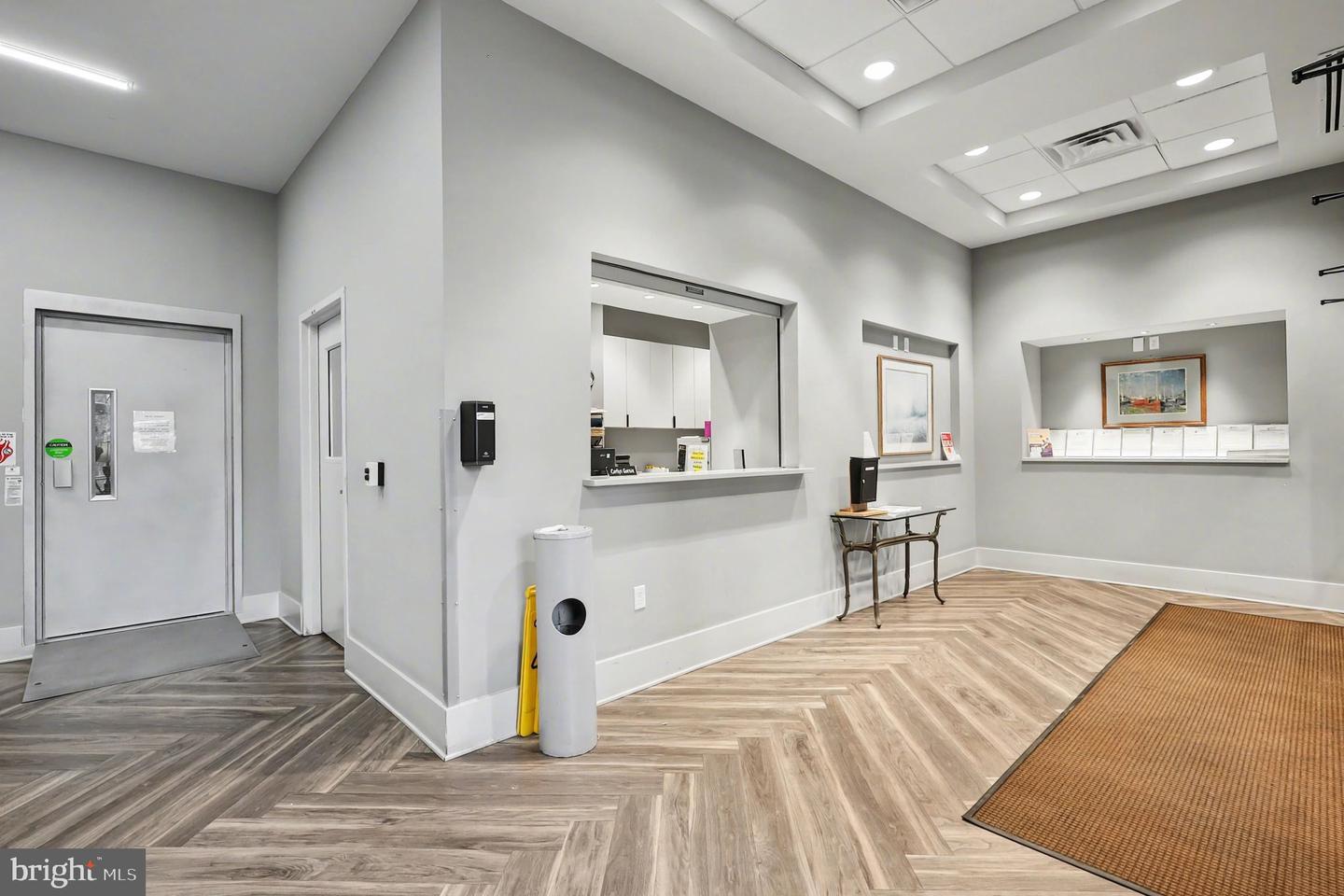 5300 HOLMES RUN PKWY #615, ALEXANDRIA, Virginia 22304, 3 Bedrooms Bedrooms, ,2 BathroomsBathrooms,Residential,For sale,5300 HOLMES RUN PKWY #615,VAAX2052166 MLS # VAAX2052166