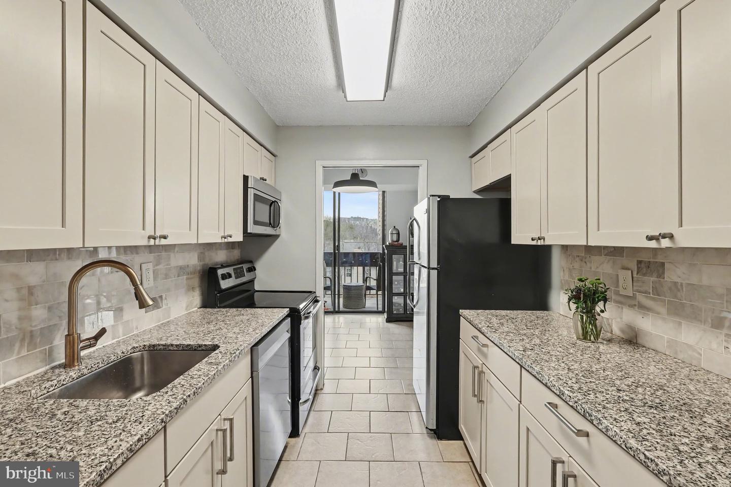 5300 HOLMES RUN PKWY #615, ALEXANDRIA, Virginia 22304, 3 Bedrooms Bedrooms, ,2 BathroomsBathrooms,Residential,For sale,5300 HOLMES RUN PKWY #615,VAAX2052166 MLS # VAAX2052166