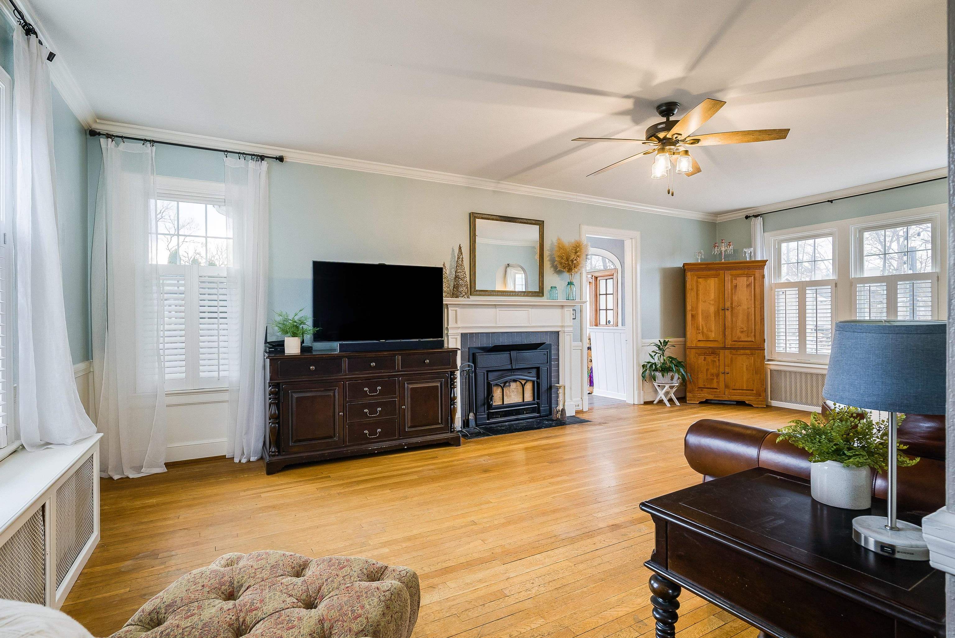 701 ROSSER AVE, WAYNESBORO, Virginia 22980, 4 Bedrooms Bedrooms, ,1 BathroomBathrooms,Residential,701 ROSSER AVE,673707 MLS # 673707 701 ROSSER AVE, WAYNESBORO, Virginia 22980, 4 Bedrooms Bedrooms, ,1 BathroomBathrooms,Residential,701 ROSSER AVE,673707 MLS # 673707