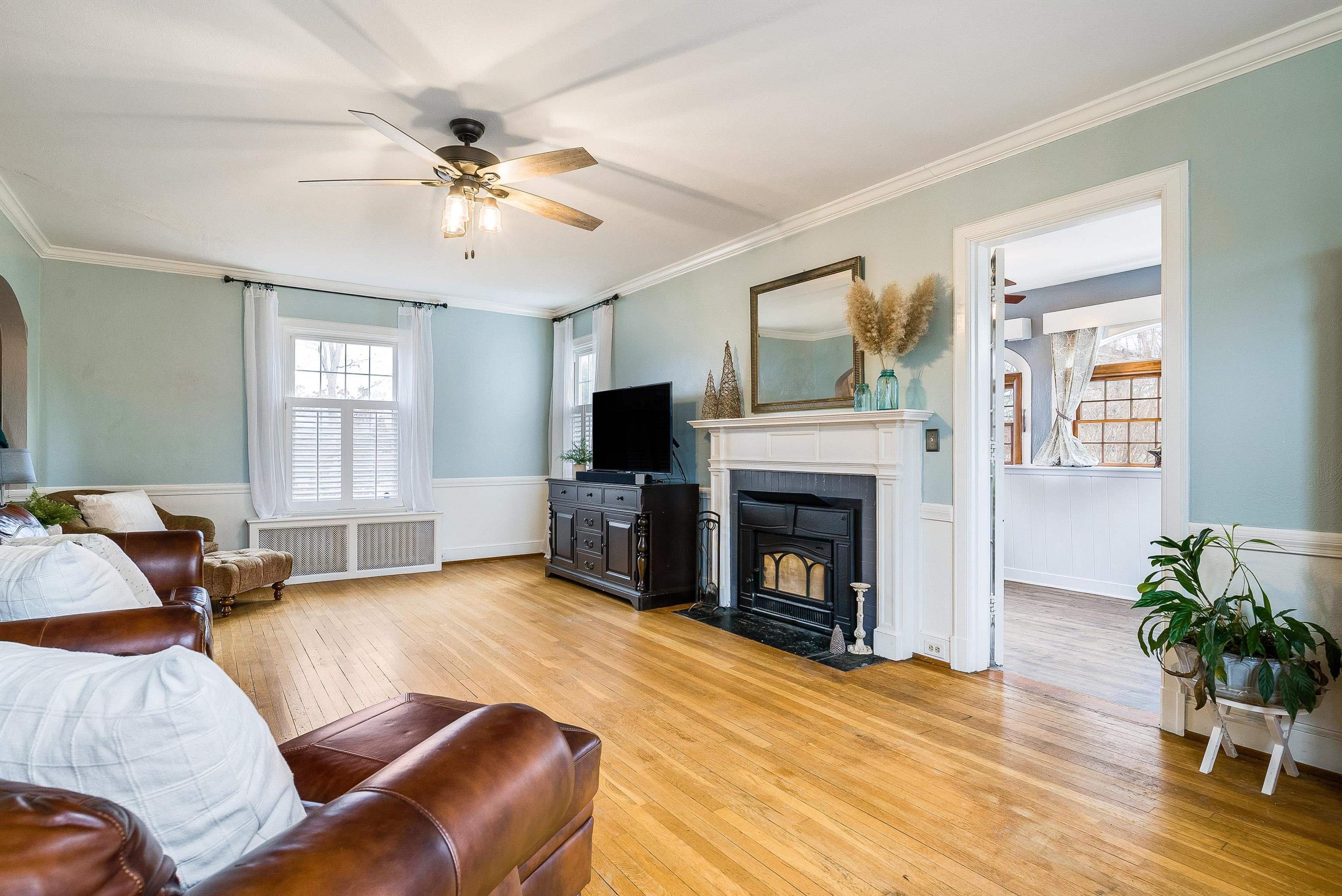 701 ROSSER AVE, WAYNESBORO, Virginia 22980, 4 Bedrooms Bedrooms, ,1 BathroomBathrooms,Residential,701 ROSSER AVE,673707 MLS # 673707 701 ROSSER AVE, WAYNESBORO, Virginia 22980, 4 Bedrooms Bedrooms, ,1 BathroomBathrooms,Residential,701 ROSSER AVE,673707 MLS # 673707