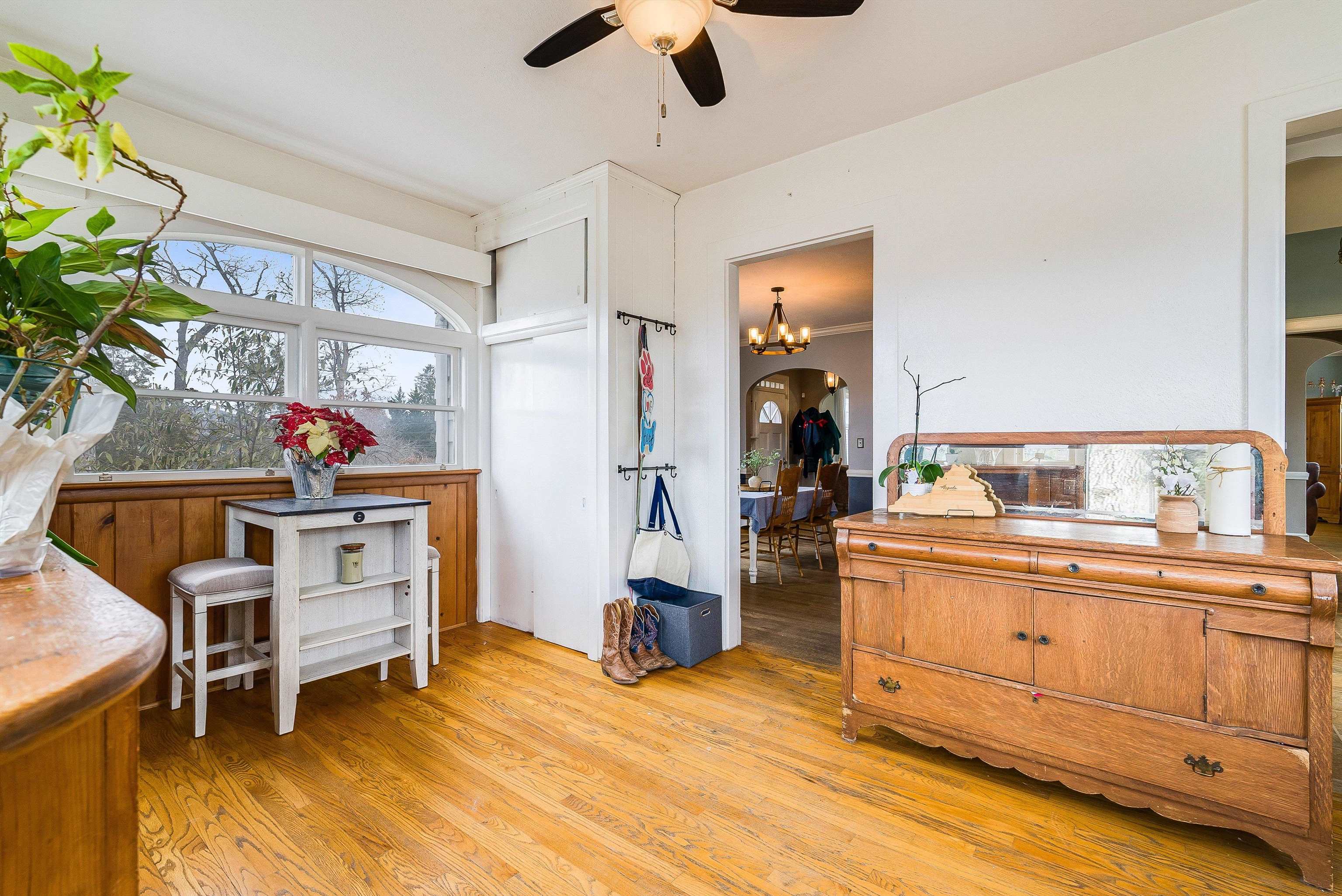 701 ROSSER AVE, WAYNESBORO, Virginia 22980, 4 Bedrooms Bedrooms, ,1 BathroomBathrooms,Residential,701 ROSSER AVE,673707 MLS # 673707 701 ROSSER AVE, WAYNESBORO, Virginia 22980, 4 Bedrooms Bedrooms, ,1 BathroomBathrooms,Residential,701 ROSSER AVE,673707 MLS # 673707