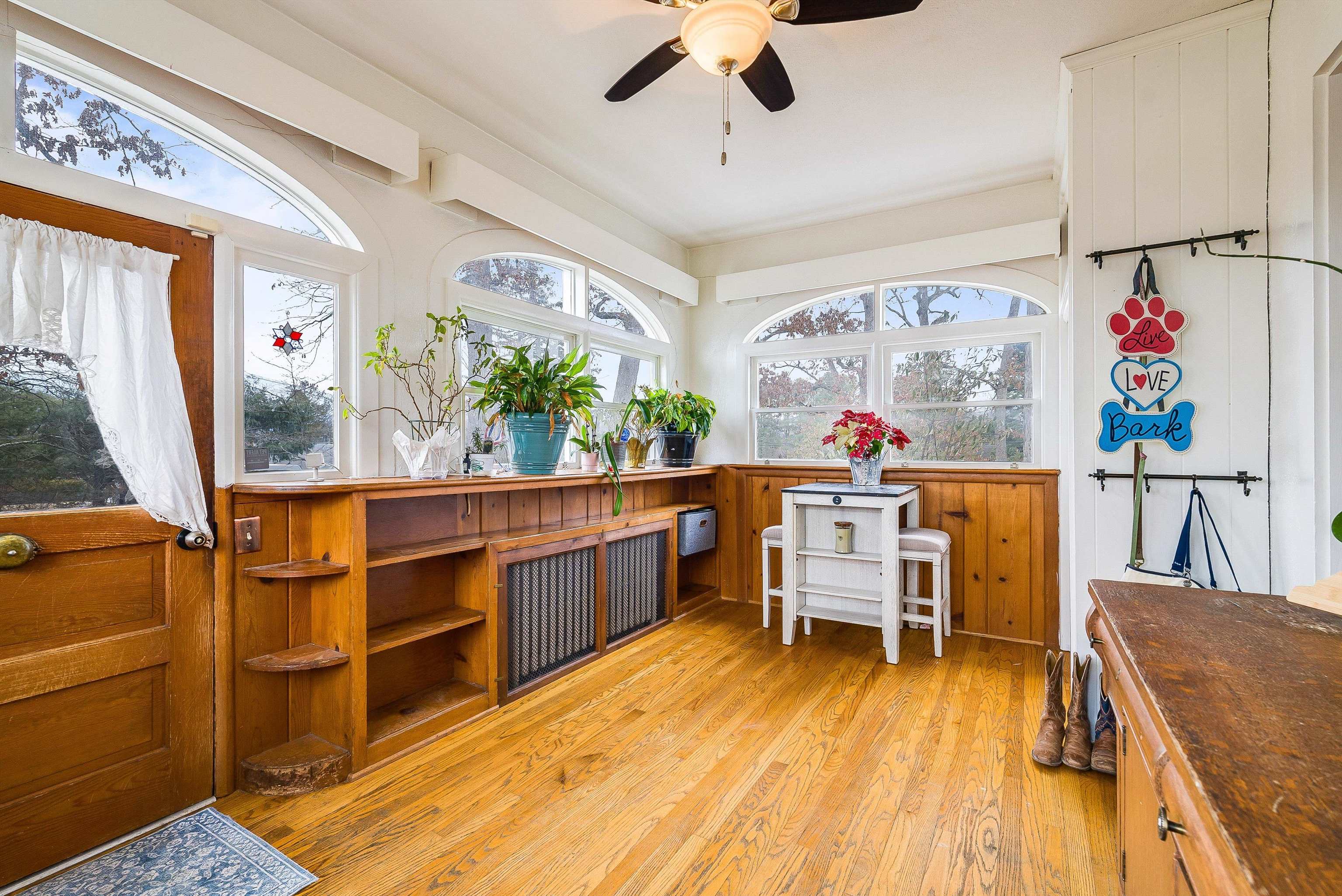 701 ROSSER AVE, WAYNESBORO, Virginia 22980, 4 Bedrooms Bedrooms, ,1 BathroomBathrooms,Residential,701 ROSSER AVE,673707 MLS # 673707 701 ROSSER AVE, WAYNESBORO, Virginia 22980, 4 Bedrooms Bedrooms, ,1 BathroomBathrooms,Residential,701 ROSSER AVE,673707 MLS # 673707