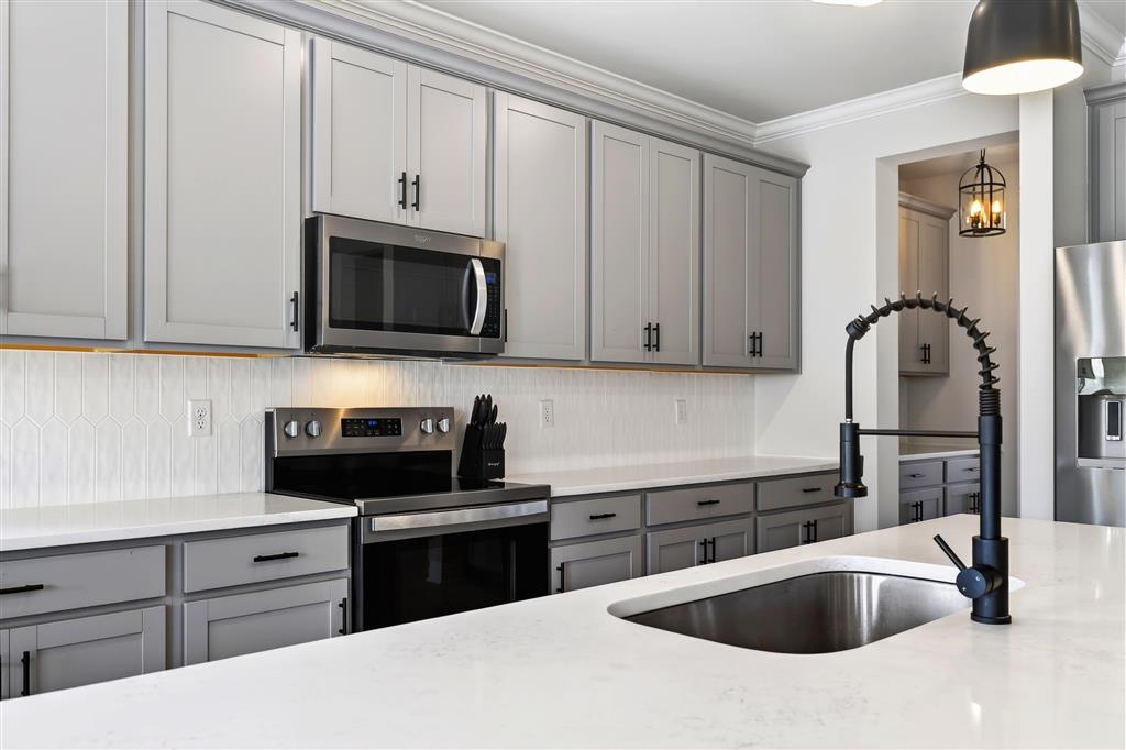 20 AVONWOODS CT, STAUNTON, Virginia 24401, 4 Bedrooms Bedrooms, ,3 BathroomsBathrooms,Residential,20 AVONWOODS CT,673712 MLS # 673712