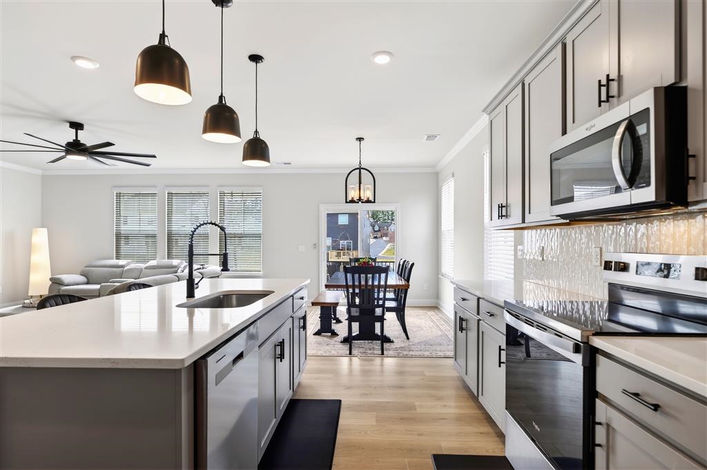 20 AVONWOODS CT, STAUNTON, Virginia 24401, 4 Bedrooms Bedrooms, ,3 BathroomsBathrooms,Residential,20 AVONWOODS CT,673712 MLS # 673712