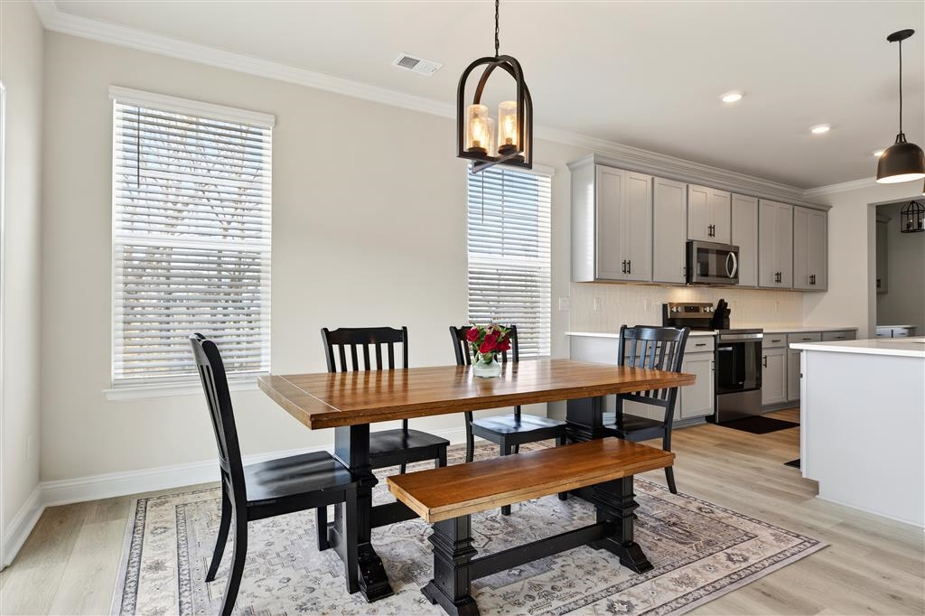 20 AVONWOODS CT, STAUNTON, Virginia 24401, 4 Bedrooms Bedrooms, ,3 BathroomsBathrooms,Residential,20 AVONWOODS CT,673712 MLS # 673712