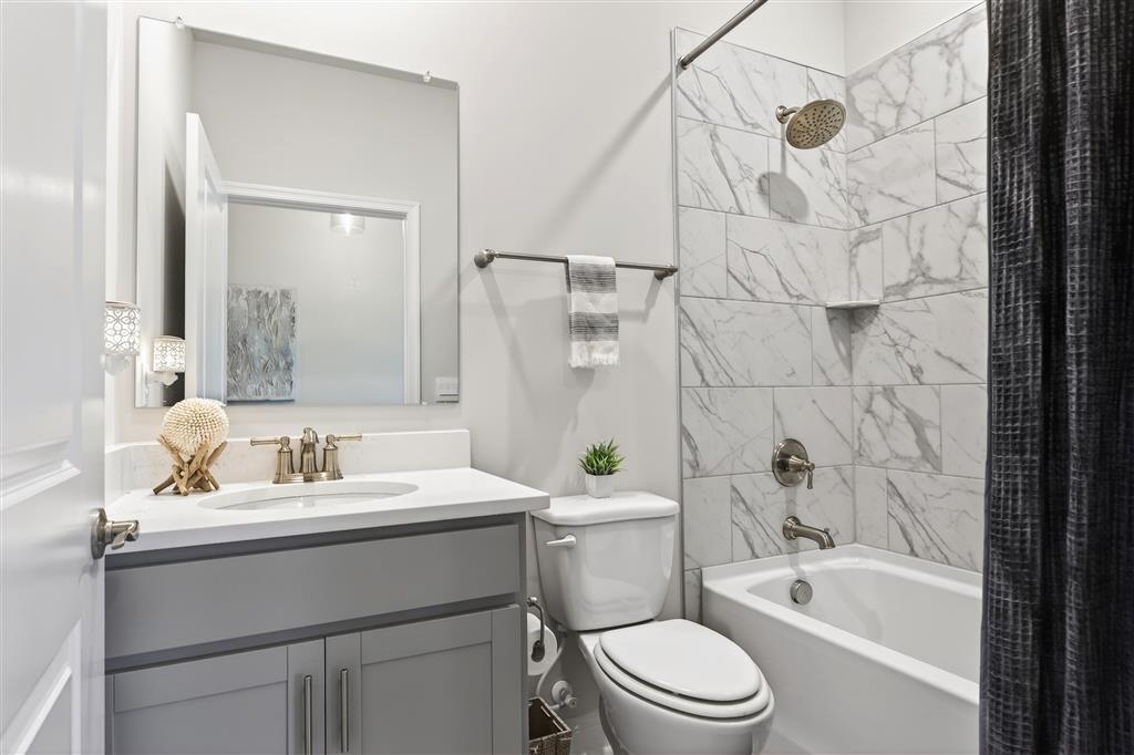 20 AVONWOODS CT, STAUNTON, Virginia 24401, 4 Bedrooms Bedrooms, ,3 BathroomsBathrooms,Residential,20 AVONWOODS CT,673712 MLS # 673712