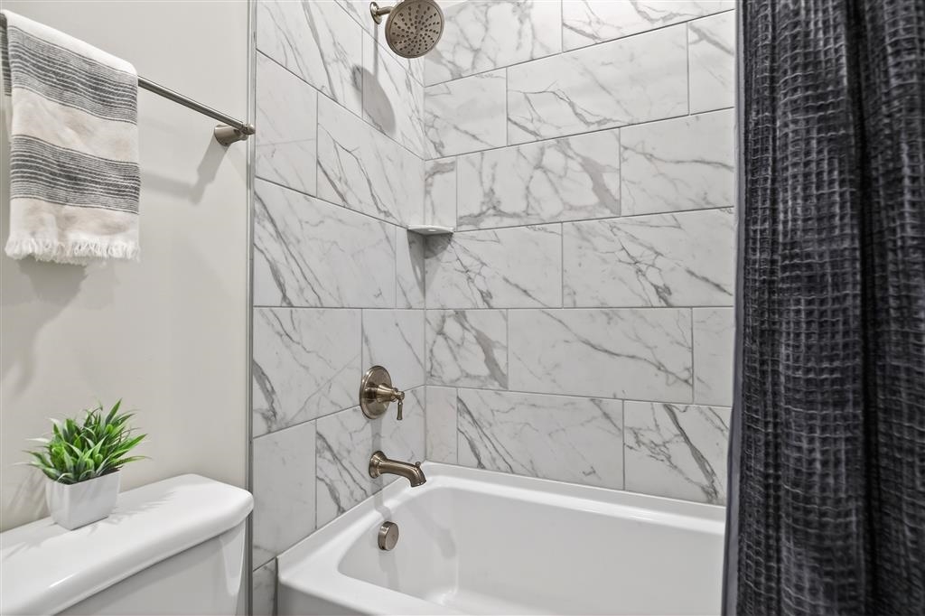 20 AVONWOODS CT, STAUNTON, Virginia 24401, 4 Bedrooms Bedrooms, ,3 BathroomsBathrooms,Residential,20 AVONWOODS CT,673712 MLS # 673712