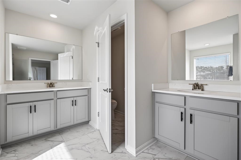 20 AVONWOODS CT, STAUNTON, Virginia 24401, 4 Bedrooms Bedrooms, ,3 BathroomsBathrooms,Residential,20 AVONWOODS CT,673712 MLS # 673712