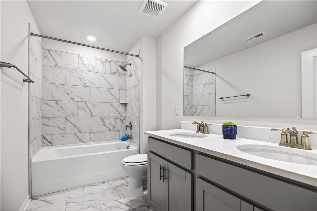 20 AVONWOODS CT, STAUNTON, Virginia 24401, 4 Bedrooms Bedrooms, ,3 BathroomsBathrooms,Residential,20 AVONWOODS CT,673712 MLS # 673712