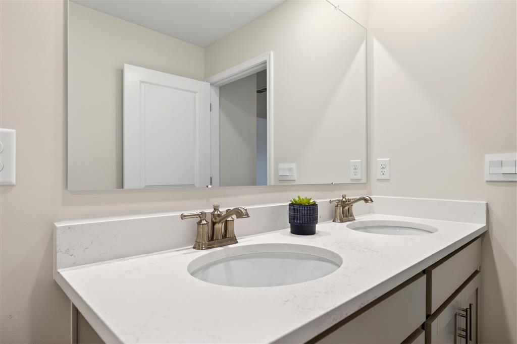 20 AVONWOODS CT, STAUNTON, Virginia 24401, 4 Bedrooms Bedrooms, ,3 BathroomsBathrooms,Residential,20 AVONWOODS CT,673712 MLS # 673712