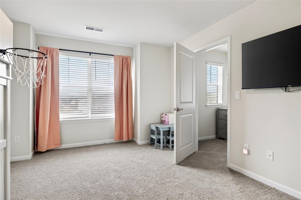 20 AVONWOODS CT, STAUNTON, Virginia 24401, 4 Bedrooms Bedrooms, ,3 BathroomsBathrooms,Residential,20 AVONWOODS CT,673712 MLS # 673712