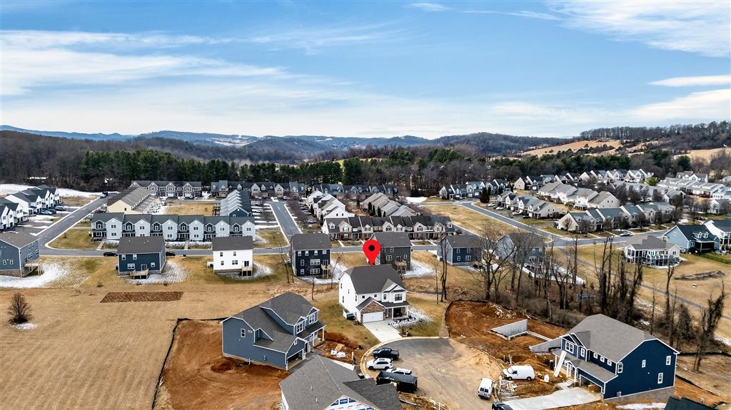 20 AVONWOODS CT, STAUNTON, Virginia 24401, 4 Bedrooms Bedrooms, ,3 BathroomsBathrooms,Residential,20 AVONWOODS CT,673712 MLS # 673712