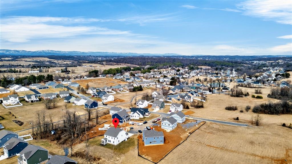 20 AVONWOODS CT, STAUNTON, Virginia 24401, 4 Bedrooms Bedrooms, ,3 BathroomsBathrooms,Residential,20 AVONWOODS CT,673712 MLS # 673712