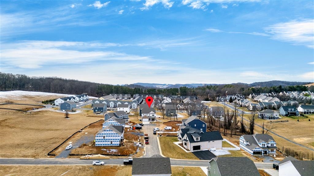 20 AVONWOODS CT, STAUNTON, Virginia 24401, 4 Bedrooms Bedrooms, ,3 BathroomsBathrooms,Residential,20 AVONWOODS CT,673712 MLS # 673712