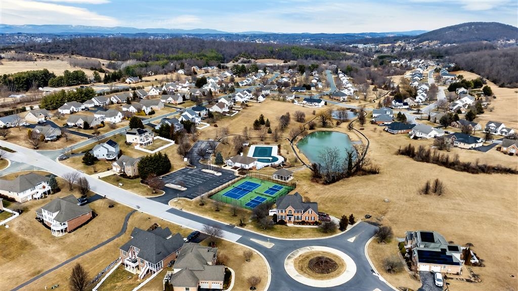 20 AVONWOODS CT, STAUNTON, Virginia 24401, 4 Bedrooms Bedrooms, ,3 BathroomsBathrooms,Residential,20 AVONWOODS CT,673712 MLS # 673712