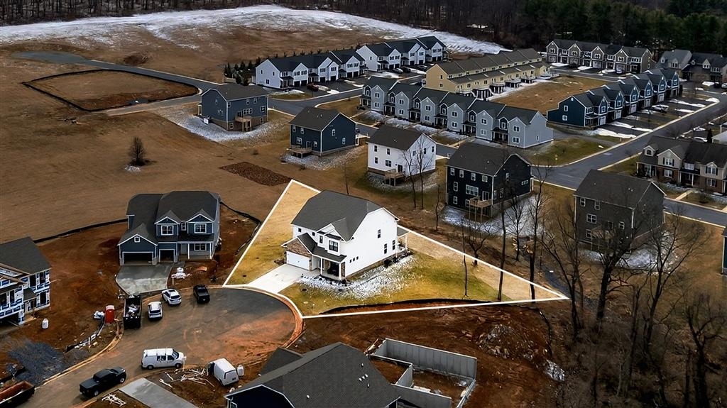 20 AVONWOODS CT, STAUNTON, Virginia 24401, 4 Bedrooms Bedrooms, ,3 BathroomsBathrooms,Residential,20 AVONWOODS CT,673712 MLS # 673712