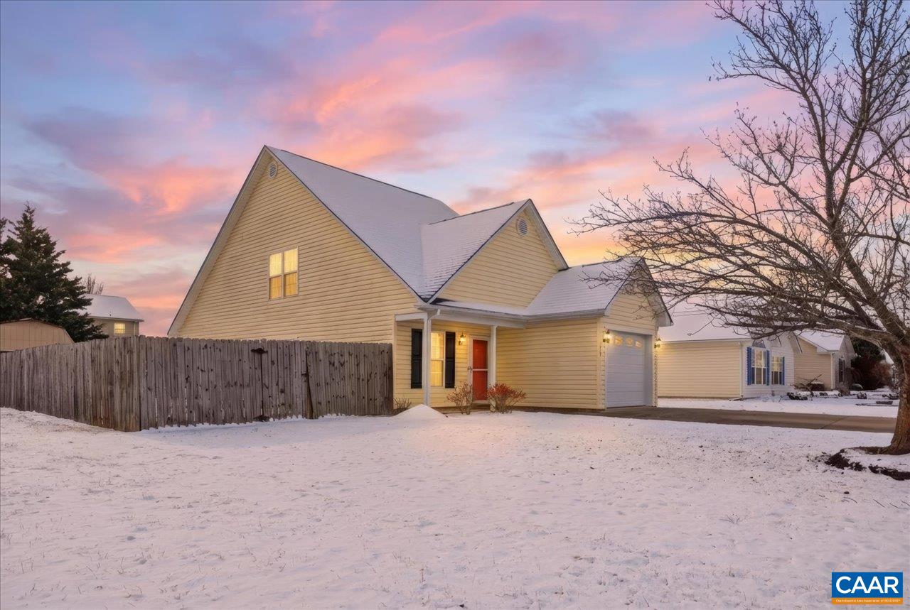 212 INGLECRESS RD, WAYNESBORO, Virginia 22980, 3 Bedrooms Bedrooms, ,2 BathroomsBathrooms,Residential,212 INGLECRESS RD,673714 MLS # 673714