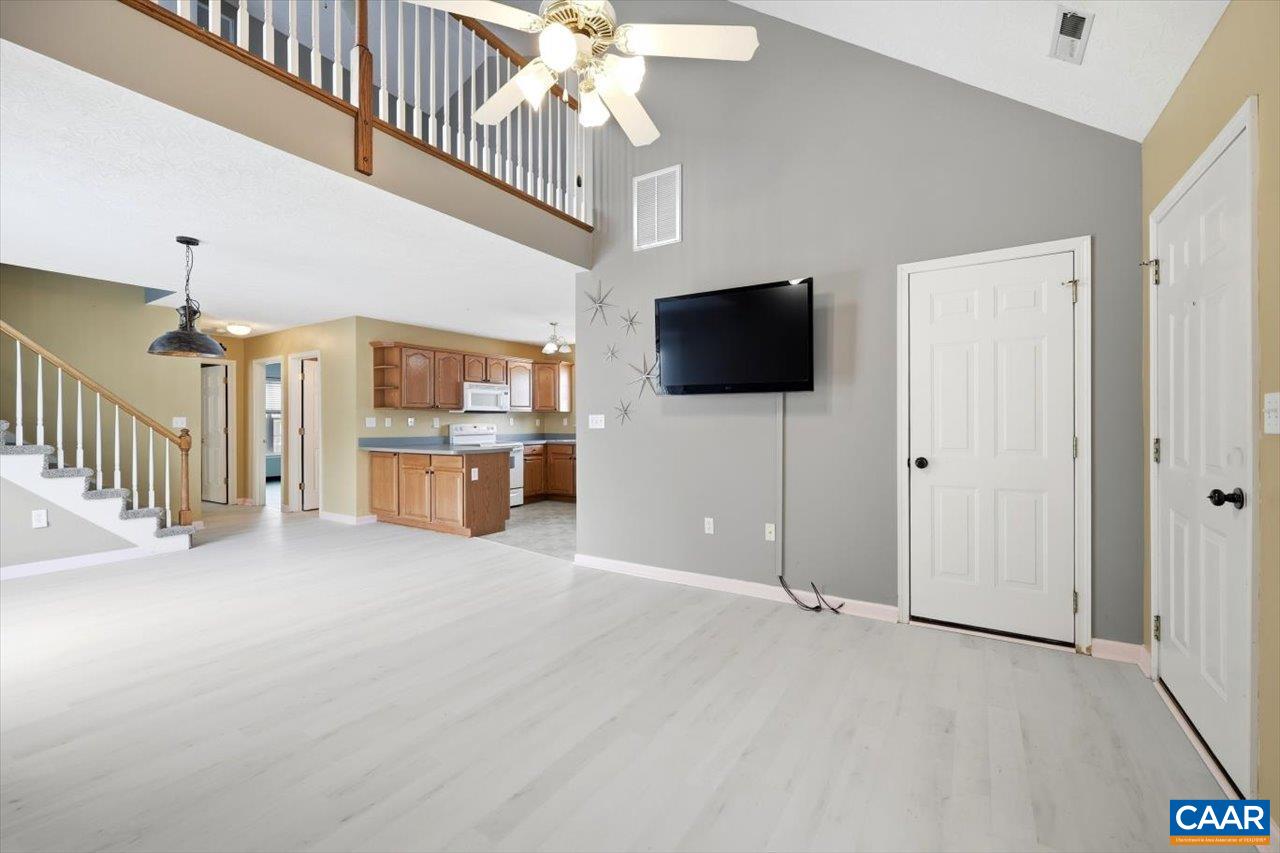 212 INGLECRESS RD, WAYNESBORO, Virginia 22980, 3 Bedrooms Bedrooms, ,2 BathroomsBathrooms,Residential,212 INGLECRESS RD,673714 MLS # 673714